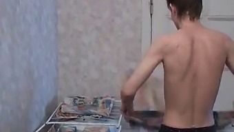 老年男同性恋享受年轻男孩的阴茎和肛门