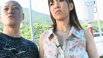 淘气的亚洲宝贝mashiro享受户外公共性爱