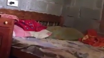 老印度家庭主妇偷偷和哥哥偷情