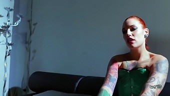 Silvia Rubi教melissa玩脚游戏(意大利)