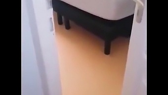 我的妻子和我的继兄欺骗了我,我在行动中抓住了他们