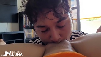 Gabbie Luna与技术娴熟的人分享她的私密部位,满足她的性欲并在她的体内射精