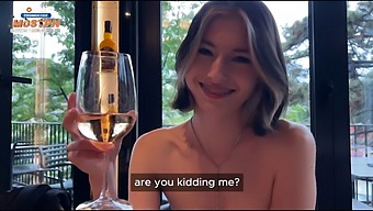 一个18岁的女孩在第一次约会时被一个有钱的男人操的pov视频